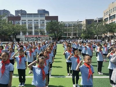德阳市第一小学校:红领巾飘扬,一星章闪耀