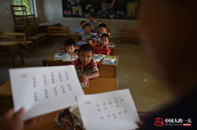 中国人的一天: 大学生办学10年 难洗“黑”身份