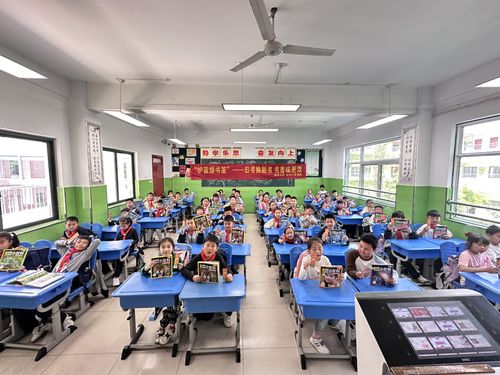 和平小学东校教育集团 旧书换新书 书香味更浓